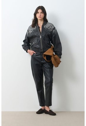 Chaqueta Bomber De Cuero Para Mujer Luzia Chaqueta Bomber De Cuero Para Mujer Luzia Negro M VÉLEZ