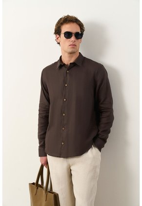 Camisa Manga Larga En Lino Para Hombre Silueta Semi Ajustada Camisa Manga Larga En Lino Para Hombre Silueta Semi Ajustada Cafe S VÉLEZ