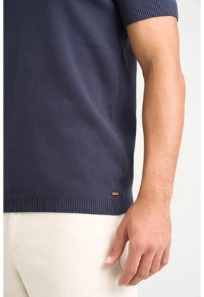 Polo Tejida Para Hombre Cuello En V Polo Tejida Para Hombre Cuello En V Azul Oscuro M VÉLEZ