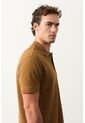 Polo Para Hombre Semi Fit Detalle Jacquard Polo Para Hombre Semi Fit Detalle Jacquard Miel L VÉLEZ de Vélez