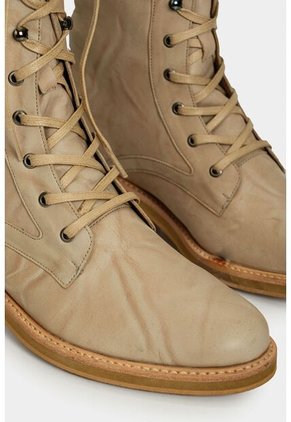 Botines Lirio De Cuero Para Mujer Tipo Militar Beige Botines Lirio De Cuero Para Mujer Tipo Militar Beige 38 VÉLEZ