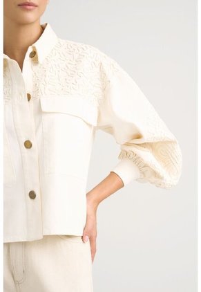 Chaqueta Aguamarina De Tela Para Mujer Bordados En Gamuza Chaqueta Aguamarina De Tela Para Mujer Bordados En Gamuza Blanco M VÉLEZ