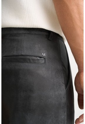 Pantalón Draco 2.0 De Cuero Gamuzado Para Hombre Semi Holgado Pantalón Draco 2.0 De Cuero Gamuzado Para Hombre Semi Holgado Negro 36 VÉLEZ