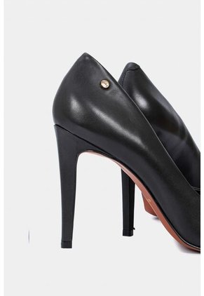 Tacones Cerrados De Cuero Liso Tacones Cerrados De Cuero Liso Negro 39 VÉLEZ