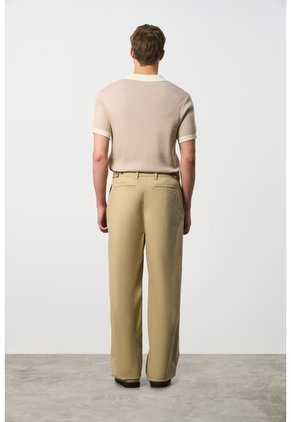Pantalón Relaxed Fit Para Hombre Vega Pantalón Relaxed Fit Para Hombre Vega Kaky 30 VÉLEZ