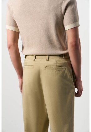 Pantalón Relaxed Fit Para Hombre Vega Pantalón Relaxed Fit Para Hombre Vega Kaky 30 VÉLEZ