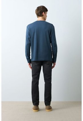 Camiseta Tejida Manga Larga Para Hombre Sabina Camiseta Tejida Manga Larga Para Hombre Sabina Azul Oscuro L VÉLEZ