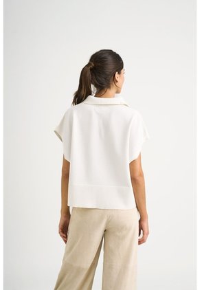 Polo Bora Tejida Para Mujer Silueta Boxy Polo Bora Tejida Para Mujer Silueta Boxy Crema S VÉLEZ