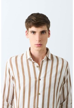 Camisa Manga Larga Rayas Para Hombre Tessa Camisa Manga Larga Rayas Para Hombre Tessa Cafe L VÉLEZ