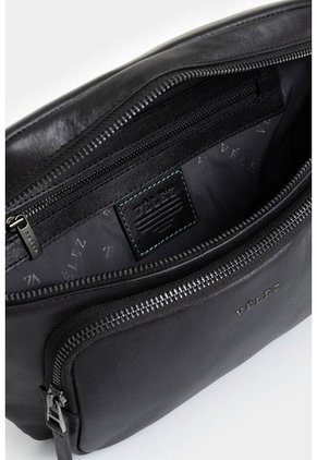 Riñonera Arezzo De Cuero Para Hombre Casual Riñonera Arezzo De Cuero Para Hombre Casual Negro VÉLEZ