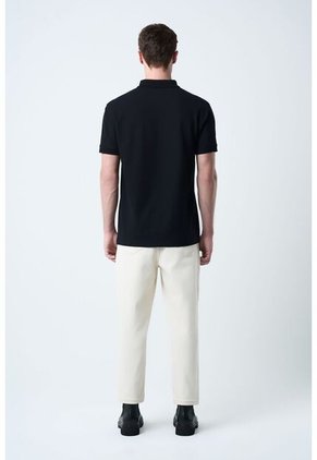 Polo Para Hombre Semi Fit Detalle Jacquard Polo Para Hombre Semi Fit Detalle Jacquard Negro XL VÉLEZ