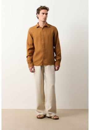 Camisa Manga Larga Semi Fitted Para Hombre Roma Camisa Manga Larga Semi Fitted Para Hombre Roma Miel M VÉLEZ