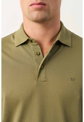 Polo Lucca Manga Corta Para Hombre Texturizada Polo Lucca Manga Corta Para Hombre Texturizada Kaky S VÉLEZ