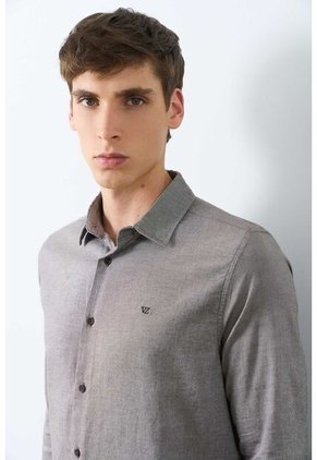 Camisa Oxford Manga Larga Calagua Para Hombre Semifitted Camisa Oxford Manga Larga Calagua Para Hombre Semifitted Tabaco XS VÉLEZ