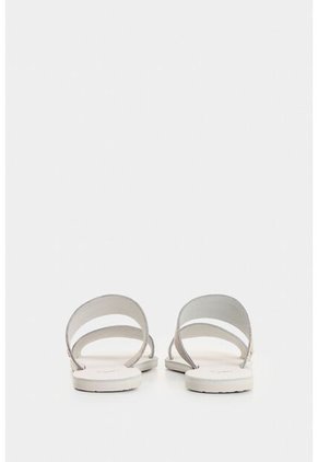 Sandalia Plana Iris De Cuero Para Mujer Grabada Sandalia Plana Iris De Cuero Para Mujer Grabada Plata 36 VÉLEZ