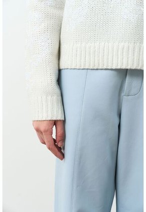 Sweater Tejido De Cuello Alto Para Mujer Nacarina Sweater Tejido De Cuello Alto Para Mujer Nacarina Crema L VÉLEZ