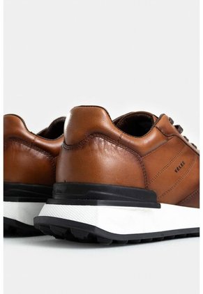 Tenis Iris De Cuero Para Hombre Costuras Laterales Tenis Iris De Cuero Para Hombre Costuras Laterales Miel 38 VÉLEZ