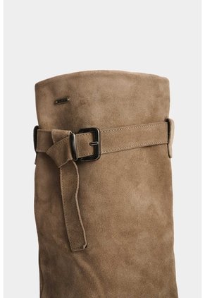 Botas En Cuero Gamuzado Para Mujer Isla Botas En Cuero Gamuzado Para Mujer Isla Arena 41 VÉLEZ