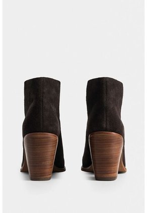 Botines Tacón Pistia De Cuero Gamuza Para Mujer Corte Asimétrico Botines Tacón Pistia De Cuero Gamuza Para Mujer Corte Asimétrico Cafe 35 Vélez