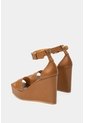 Sandalia Plataforma Cortázar De Cuero Liso Para Mujer Plataforma Alta Miel Sandalia Plataforma Cortázar De Cuero Liso Para Mujer Plataforma Alta Miel 34 VÉLEZ de Vélez