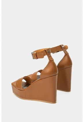 Sandalia Plataforma Cortázar De Cuero Liso Para Mujer Plataforma Alta Miel Sandalia Plataforma Cortázar De Cuero Liso Para Mujer Plataforma Alta Miel 34 VÉLEZ