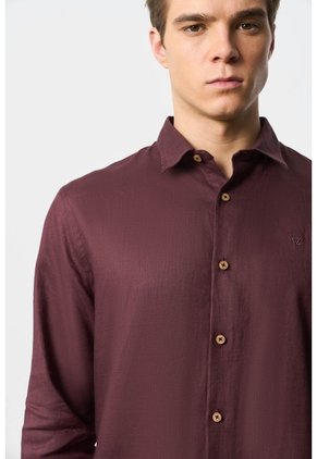Camisa Manga Larga En Lino Para Hombre Silueta Semi Ajustada Camisa Manga Larga En Lino Para Hombre Silueta Semi Ajustada Vinotinto S VÉLEZ