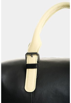 Bowling Flowers En Cuero Bowling Flowers En Cuero Negro VÉLEZ