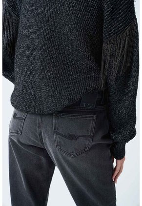 Jean Vega En Black Denim Para Mujer Detalle Cuero Jean Vega En Black Denim Para Mujer Detalle Cuero Negro 12 VÉLEZ