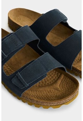 Sandalia Duna De Cuero Gamuzado Para Hombre Casual Sandalia Duna De Cuero Gamuzado Para Hombre Casual Azul Oscuro 46 VÉLEZ