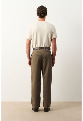 Pantalón Relaxed Fit Para Hombre Vega Pantalón Relaxed Fit Para Hombre Vega Tabaco 38 VÉLEZ