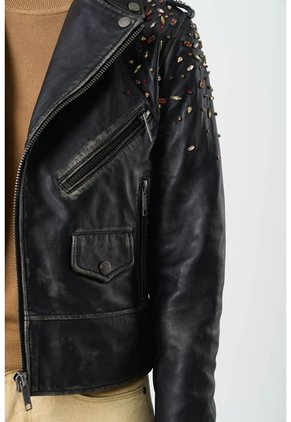 Chaqueta Biker De Cuero Para Mujer Cristales Chaqueta Biker De Cuero Para Mujer Cristales Negro Perlado L VÉLEZ
