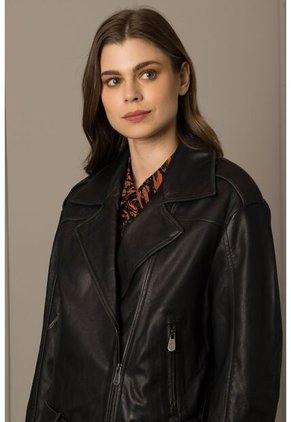 Chaqueta Biker Oversized Unisex En Cuero Ovino Chaqueta Biker Oversized Unisex En Cuero Ovino Negro XX VÉLEZ