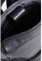 Morral Saba De Cuero Para Mujer Bolsillo Frontal Grabado Morral Saba De Cuero Para Mujer Bolsillo Frontal Grabado Negro VÉLEZ de Vélez