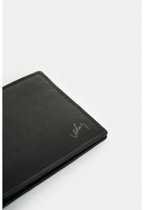 Billetera De Cuero Con Detalle Grabado Para Hombre Lira Billetera De Cuero Con Detalle Grabado Para Hombre Lira Negro VÉLEZ