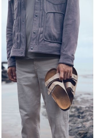 Sandalia Yucatán De Cuero Para Hombre Detalle Contraste Sandalia Yucatán De Cuero Para Hombre Detalle Contraste Arena 45 VÉLEZ Vélez
