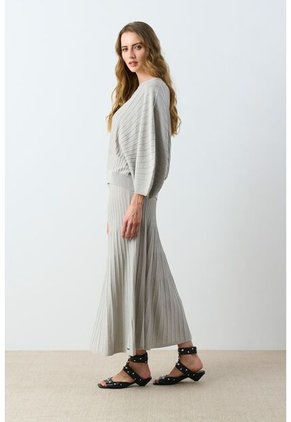 Camiseta Maxi Tejida Para Mujer Efos Camiseta Maxi Tejida Para Mujer Efos Plata XL VÉLEZ