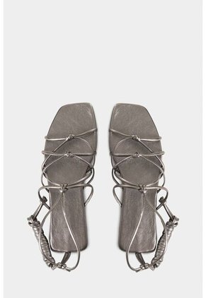Sandalia Plana Mentha De Cuero Para Mujer Capellada Anudada Sandalia Plana Mentha De Cuero Para Mujer Capellada Anudada Plata 40 VÉLEZ