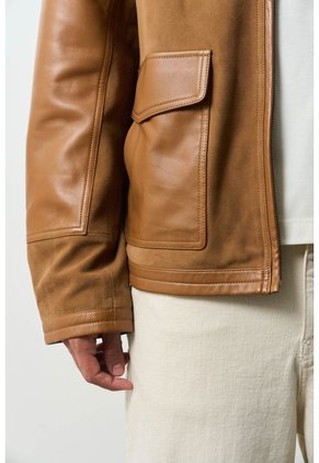 Chaqueta De Cuero Para Hombre Nila 2 Chaqueta De Cuero Para Hombre Nila 2 Miel S VÉLEZ