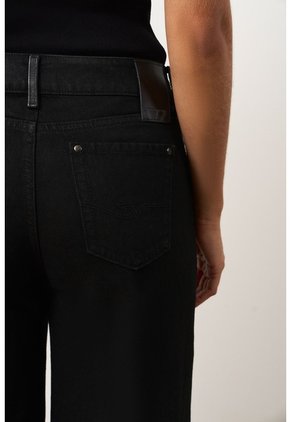 Jean Confort Silueta Barrel Para Mujer Luma Jean Confort Silueta Barrel Para Mujer Luma Negro 14 VÉLEZ