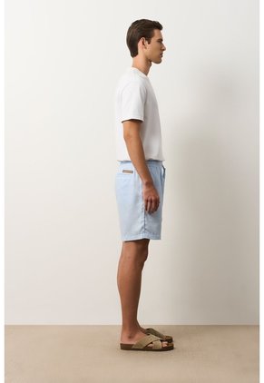 Bermuda En Lino Para Hombre Bélgica Bermuda En Lino Para Hombre Bélgica Azul Claro 34 VÉLEZ