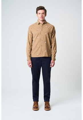 Camisa Lyra 2 Manga Larga Para Hombre Semi Fitted Camisa Lyra 2 Manga Larga Para Hombre Semi Fitted Kaky L VÉLEZ