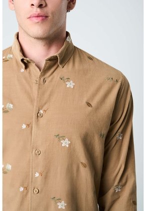 Camisa Lyra 2 Manga Larga Para Hombre Semi Fitted Camisa Lyra 2 Manga Larga Para Hombre Semi Fitted Kaky L VÉLEZ