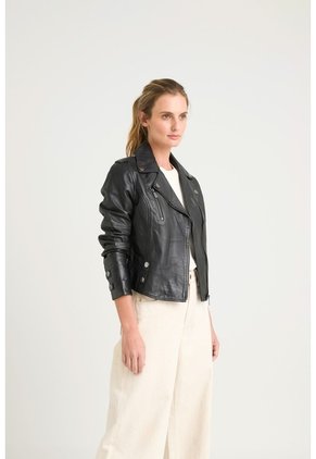 Chaqueta Biker De Cuero Para Mujer Charreteras Negro Chaqueta Biker De Cuero Para Mujer Charreteras Negro XX VÉLEZ