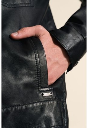 Chaqueta Trucker Paraná De Cuero Para Hombre Corte Clásico Chaqueta Trucker Paraná De Cuero Para Hombre Corte Clásico Negro L VÉLEZ