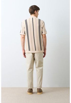 Polo Manga Corta Tejida Para Hombre Espectral Polo Manga Corta Tejida Para Hombre Espectral Crema XS VÉLEZ