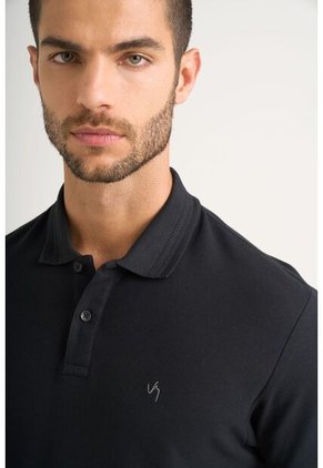 Polo Summer Para Hombre Semi Ajustada Polo Summer Para Hombre Semi Ajustada Negro XS VÉLEZ