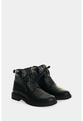 Botas Carioca 2.0 En Cuero Para Hombre Estilo Outdoor Botas Carioca 2.0 En Cuero Para Hombre Estilo Outdoor Negro 39 VÉLEZ