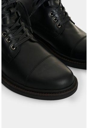 Botas Carioca 2.0 En Cuero Para Hombre Estilo Outdoor Botas Carioca 2.0 En Cuero Para Hombre Estilo Outdoor Negro 39 VÉLEZ