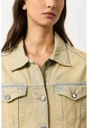 Chaqueta Circe Trucker En Black Denim Aplique Bordado Chaqueta Circe Trucker En Black Denim Aplique Bordado Arena S VÉLEZ