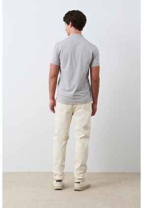 Polo Manga Corta Solan Para Hombre Semi Fitted Polo Manga Corta Solan Para Hombre Semi Fitted Crema XL VÉLEZ